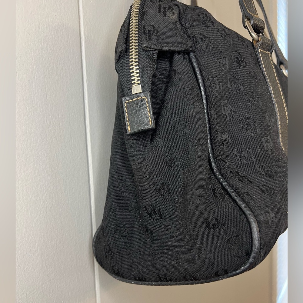 Dooney & Bourke black monogram shoulder bag with black pebbled leather straps - Picture 6 of 16
